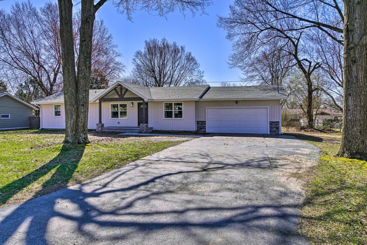Вилла Retreat With Deck About 9 Mi To Downtown Springfield Ozark Экстерьер фото